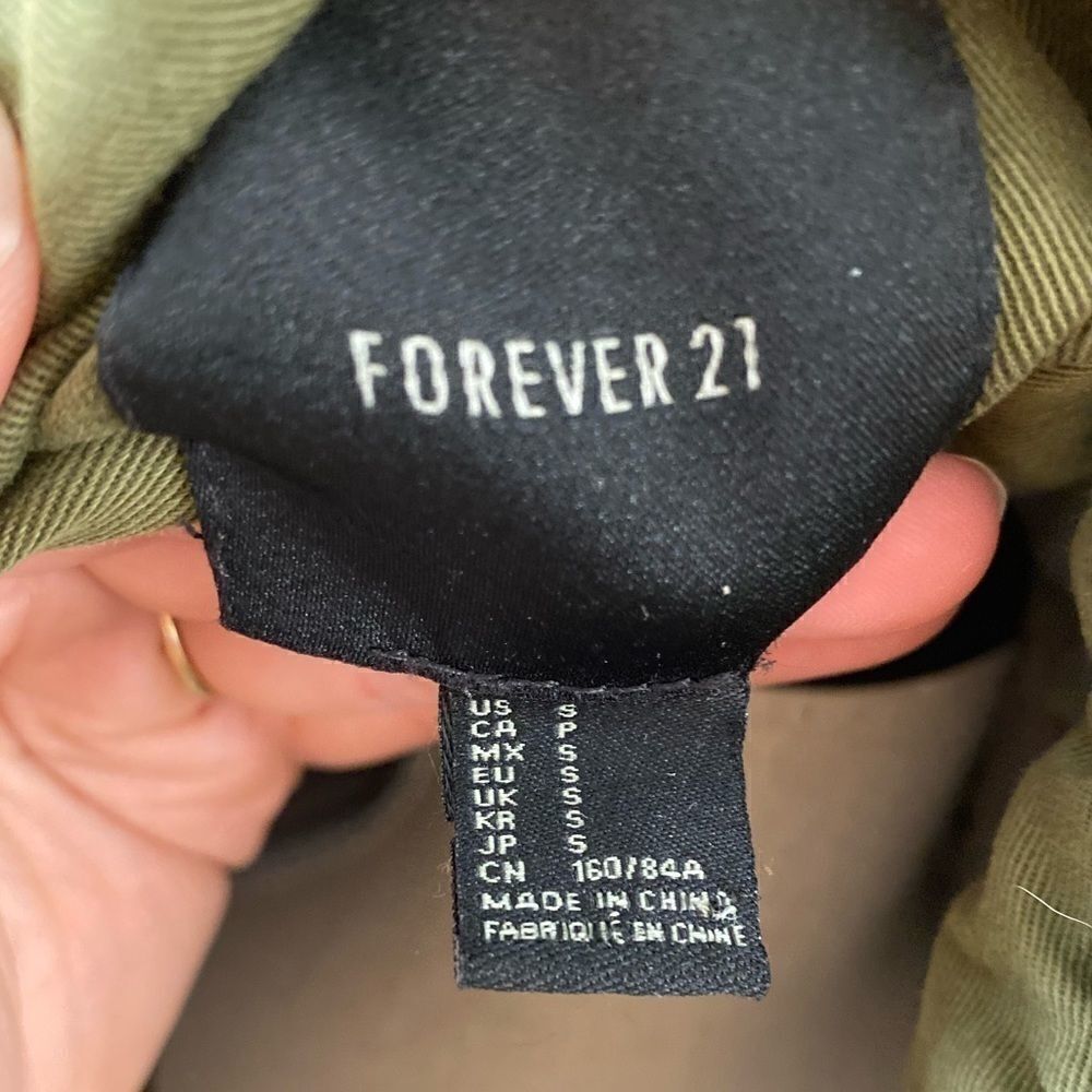 Forever 21 Army green jacket patch work sleeves - Picture 5 of 5